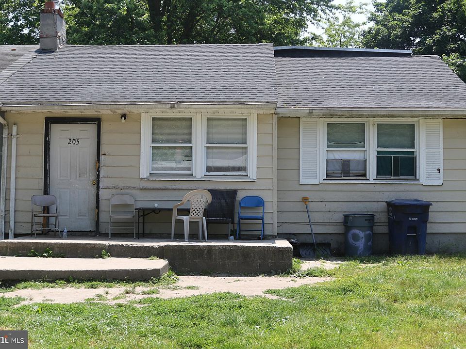 2nd image of 205 Kinsley Rd