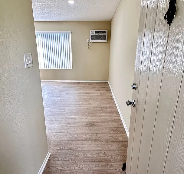 6540A — Photo 12