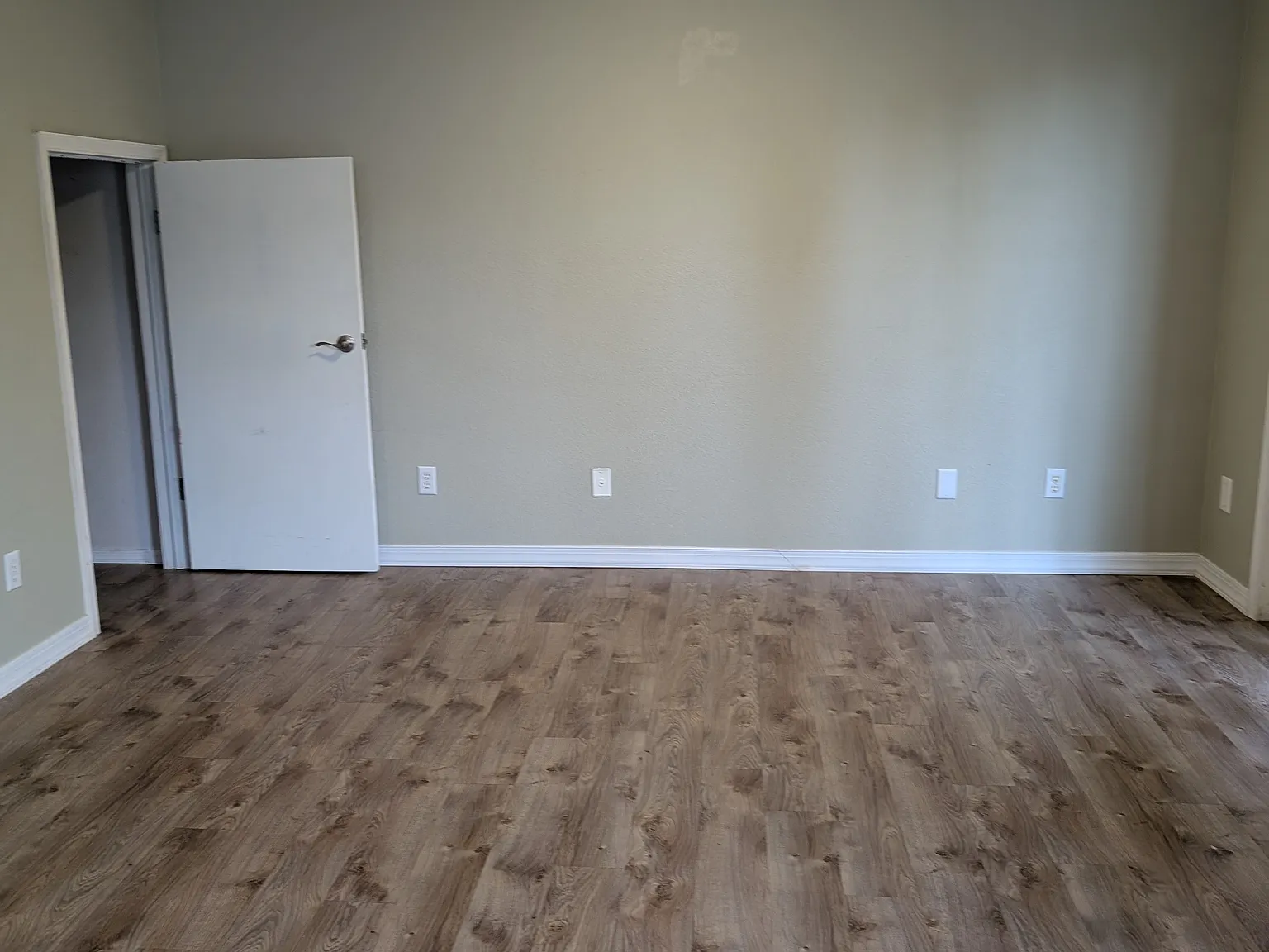 2 bed, 1.5 bath, 1200 sqft, $2,000 — Photo 3