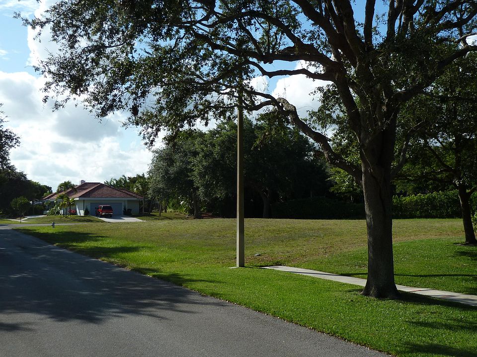 2nd image of 2624 Embassy Drive