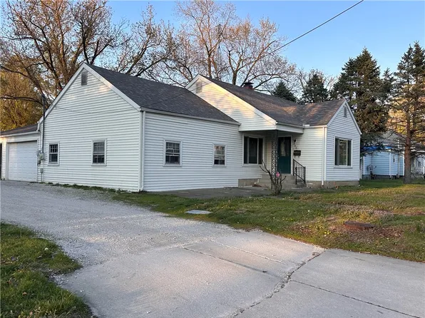 306 E 6th St, Pana, IL 62557