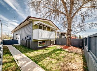 903 N 44th St SE #F, Calgary, AB T2A 5K7