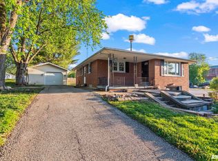 408 E Adams St, Riverton, IL 62561