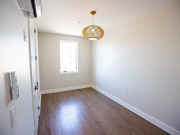 5th image of 987 Rogers Ave #4D