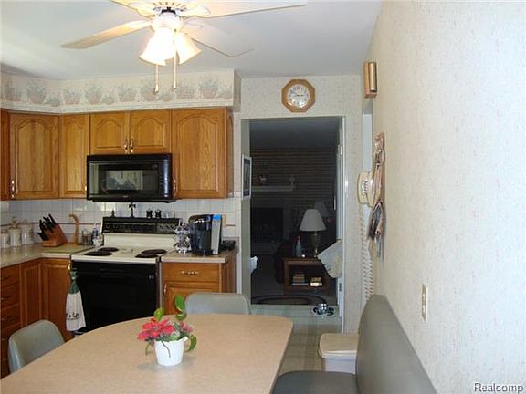 3rd image of 31443 Saratoga Ave