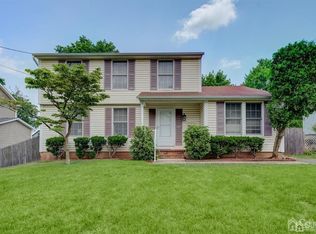 18 Smith St, Metuchen, NJ 08840
