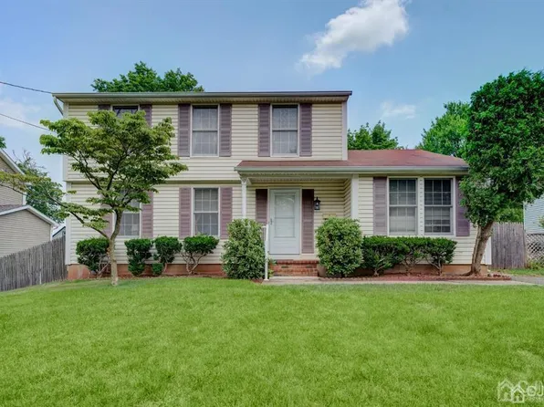 18 Smith St, Metuchen, NJ 08840
