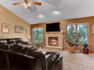 1623 Hedgestone Ln, Howards Grove, WI 53083
