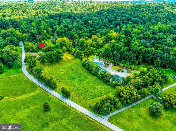 156 Hill School Rd, Douglassville, PA 19518