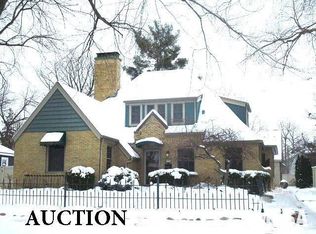 712 S 6th St, Pekin, IL