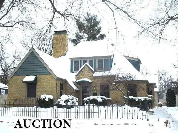 712 S 6th St, Pekin, IL 61554