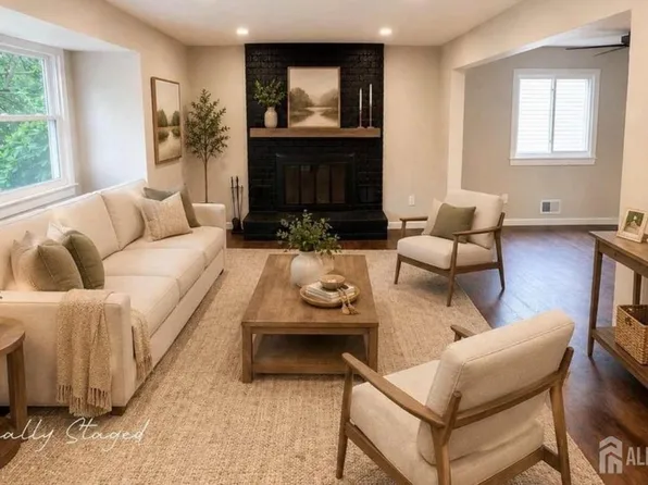 27 Davids Ct, Dayton, NJ 08810