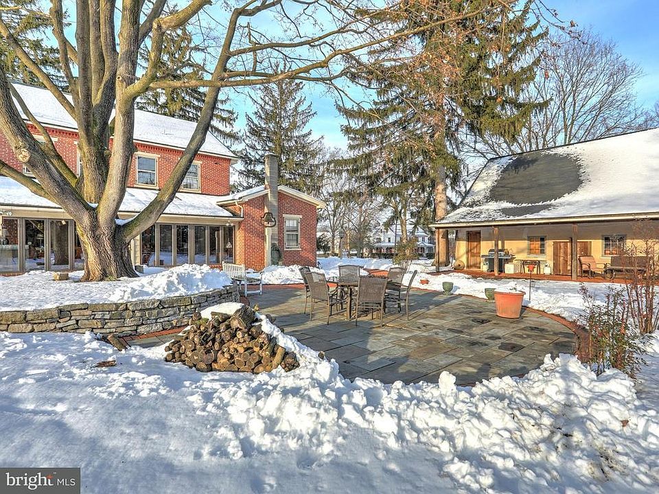 2nd image of 920 Village Rd