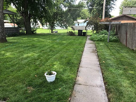 4th image of 2414 N Grand Island Ave