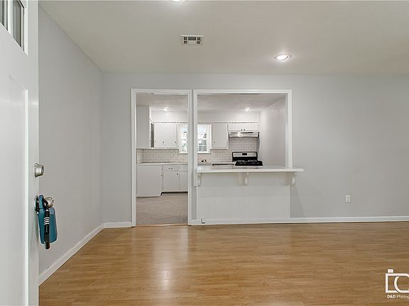 4th image of 199 Louise St