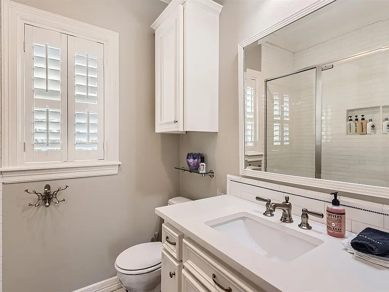 2390 W 8th St — Photo 27