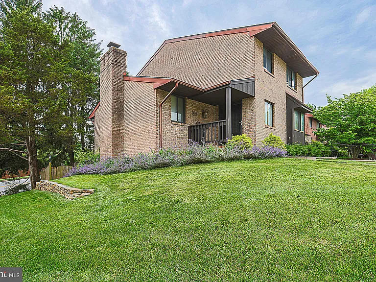 400 Five Farms Ln — Photo 5