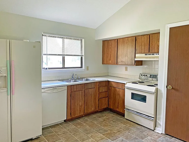 1552 Samara Glen Way — Photo 2