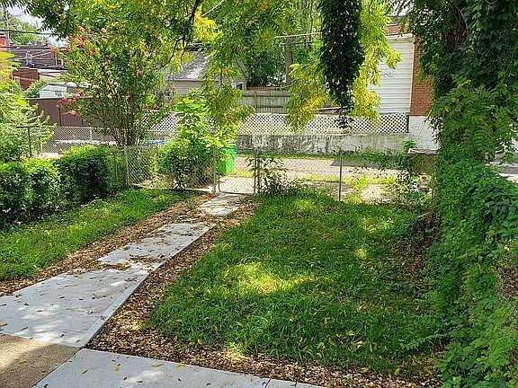 3rd image of 3318 Chippewa St #2F