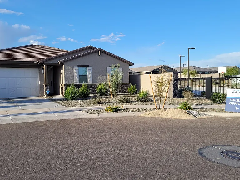 15998 W Smoketree Dr — Photo 2
