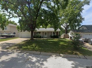 314 Morningside Dr, Saint Peters, MO