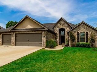 101 Pebble Beach Dr, Cave Springs, AR 72718