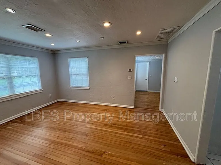429 Wiltshire Rd — Photo 22