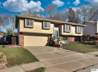 6715 Woodbine Cir, Ralston, NE 68127