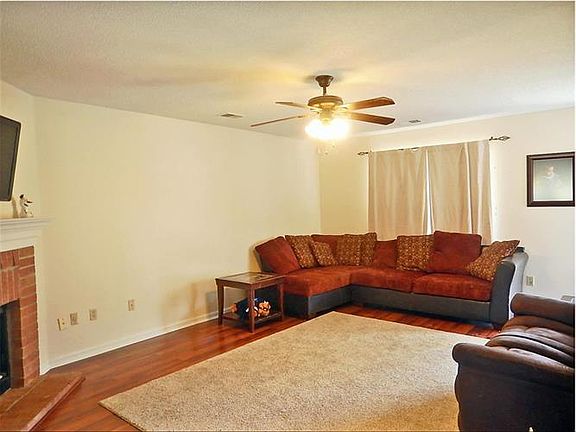 5th image of 50 Center Oak Dr