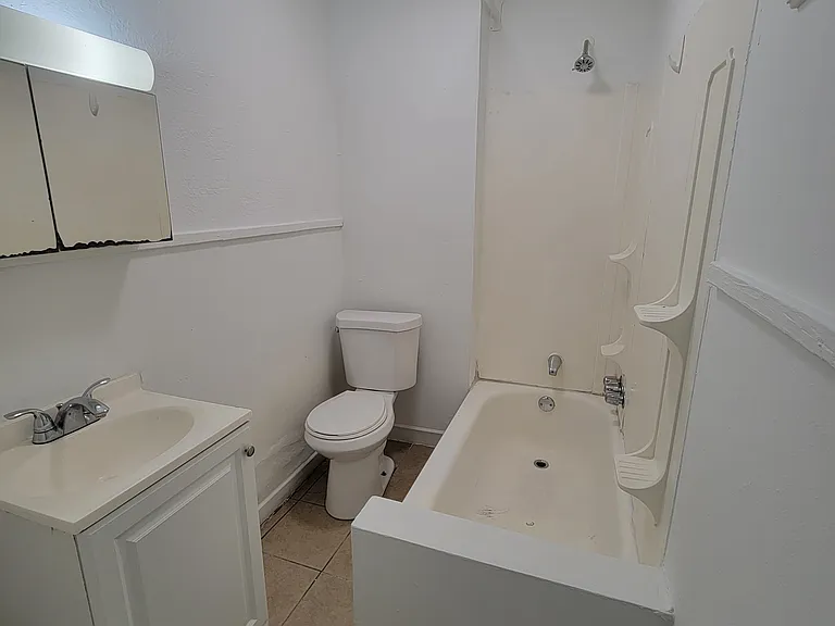 1909 S 5th St #1 — Photo 5