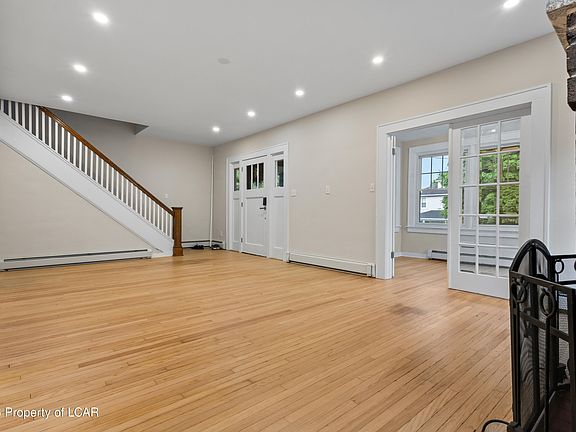 4th image of 705 N Rebecca Ave