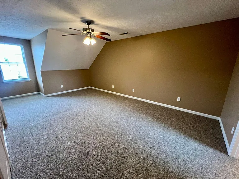 453 Drexel Ct — Photo 17