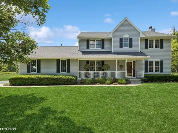 2005 Greenwood Rd, Woodstock, IL 60098