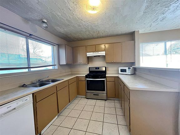 4th image of 11019 Almond Grv