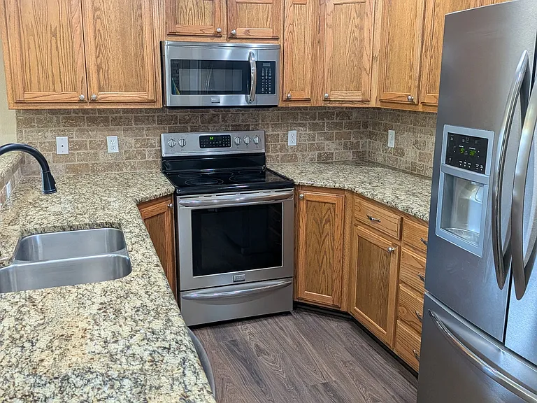 1821 Arbor Dr — Photo 6