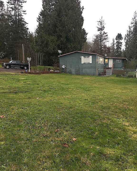 1st image of 915 Marine Dr NE
