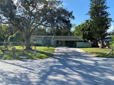 2701 Hayden Dr, Palm Springs, FL, 33461