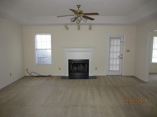 2nd image of 3880 Stratford Cir