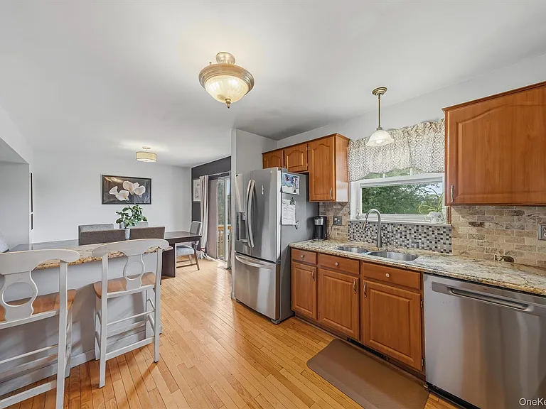 35 Helene Rd — Photo 10