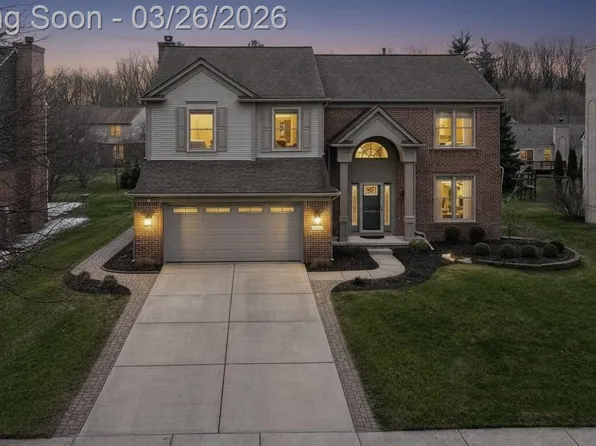 3855 Sequoia Dr, Lake Orion, MI 48360