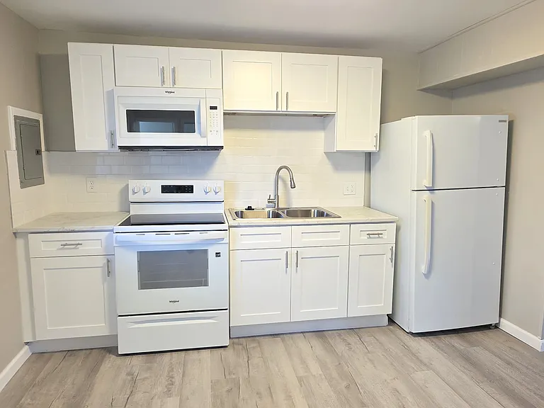 33507 Berville Ct — Photo 10