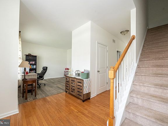 3rd image of 310 W 8th Ave