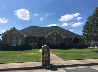 106 Rosebrook St, Henderson, TX 75654
