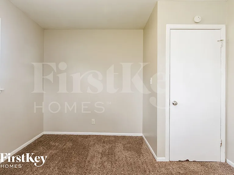 1425 Western Dr — Photo 9
