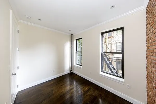 Rented by Ariel Real Estate Inc | media 27