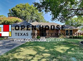212 Springhill Dr, Hurst, TX 76054