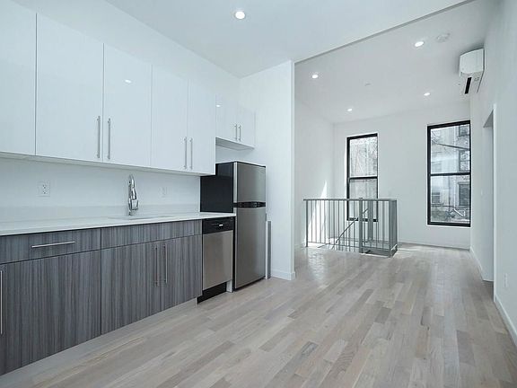 3rd image of 164 E 105th St APT 1B