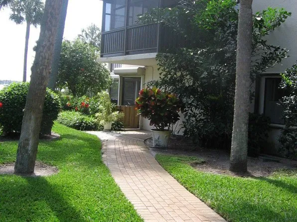 1660 Twelve Oaks Way APT 106, North Palm Beach, FL 33408