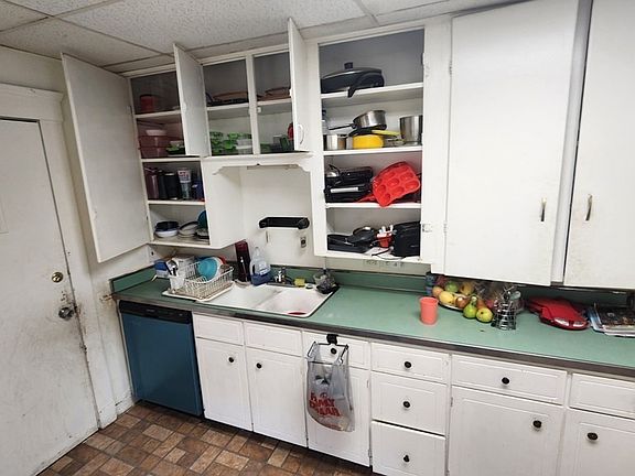 4th image of 2223 Willowdale Ave