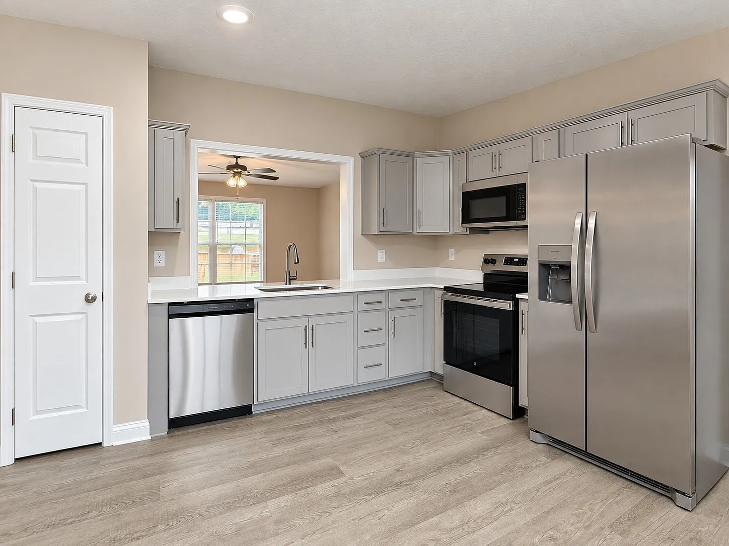 3 bed, 2.0 bath, 1440 sqft, $1,500 — Photo 2